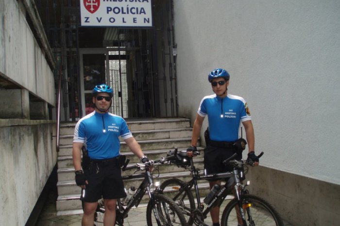 Ilustračný obrázok k článku Výjav, aký sme vo Zvolene už nevideli celé roky: Policajti jazdia na bicykloch!