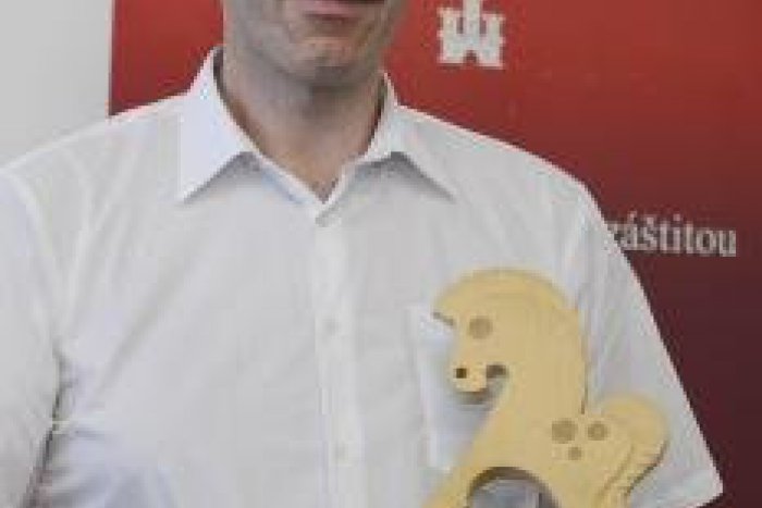 Ilustračný obrázok k článku Otcom roka sa stal Prešovčan: Marián (46) bojuje s ťažkou chorobou a sám sa stará o dve deti