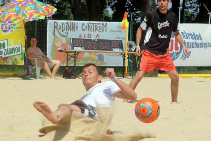 Ilustračný obrázok k článku Kvalitné súboje na piesku: Profesionáli si to rozdali v plážovom futbale