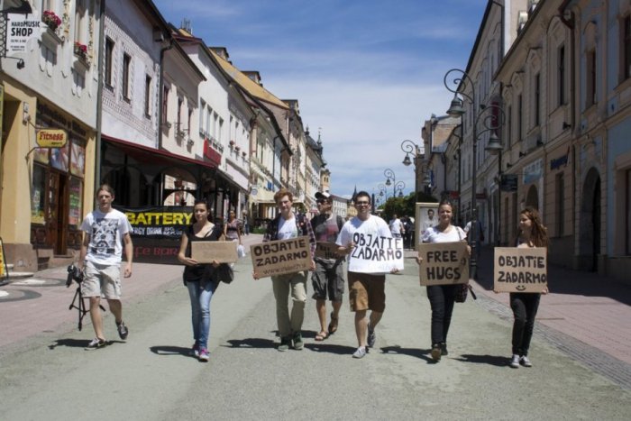 Ilustračný obrázok k článku Bystričania môžu pomôcť prekonať slovenský rekord v objatiach: Kedy a kam prísť?