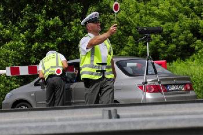 Ilustračný obrázok k článku Na cestách sa pritvrdí: V celom kraji výrazne viac kontrol + policajti budú nekompromisní!