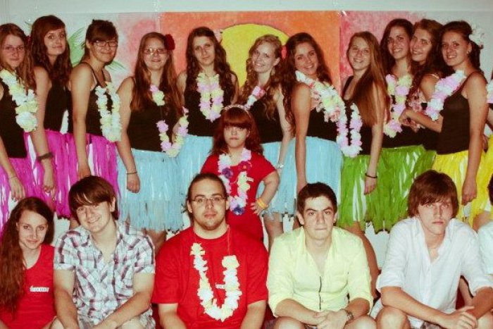 Ilustračný obrázok k článku Firma študentov z Tisovca ohlásila koniec: Rozlúčková párty v havajskom štýle!