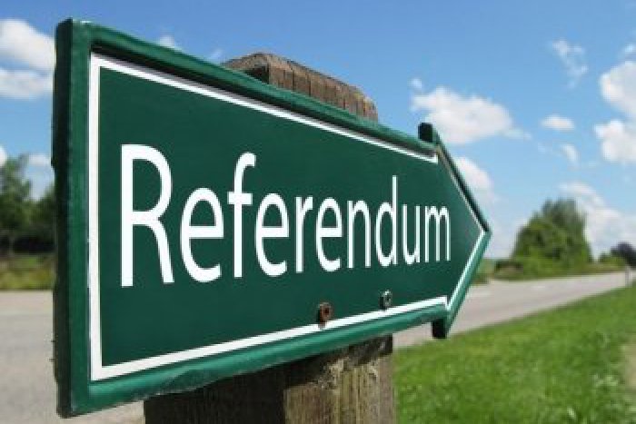 Ilustračný obrázok k článku Referendum za odvolanie hlavy Loviec: Starostka neotvorila kulturák, hlasovalo sa v stane