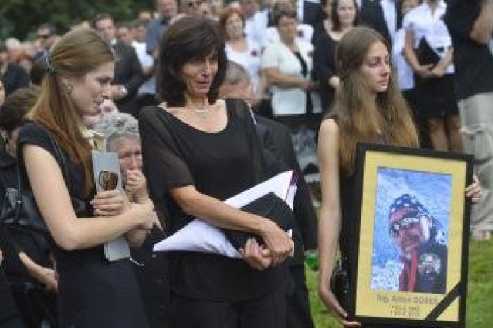 Ilustračný obrázok k článku OBRAZOM: S Antonom Dobešom (†50) sa prišlo rozlúčiť viac ako tisíc ľudí