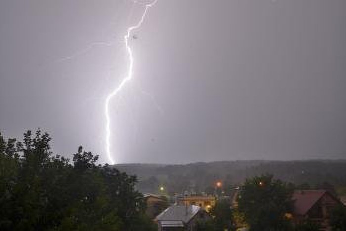 Ilustračný obrázok k článku Meteorológovia varujú pred búrkami: Vieme, v ktorý deň môžu zasiahnuť Bystricu!