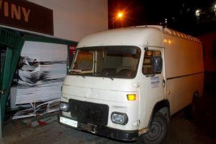 Ilustračný obrázok k článku V areáli základnej školy v Plešivci sa kradlo: Zmizlo búracie kladivo a príklepová vŕtačka