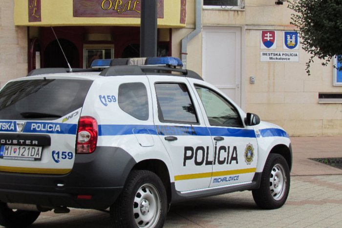 Ilustračný obrázok k článku FOTO: Páska je prestrihnutá, michalovskí mestskí policajti sú už v nových priestoroch