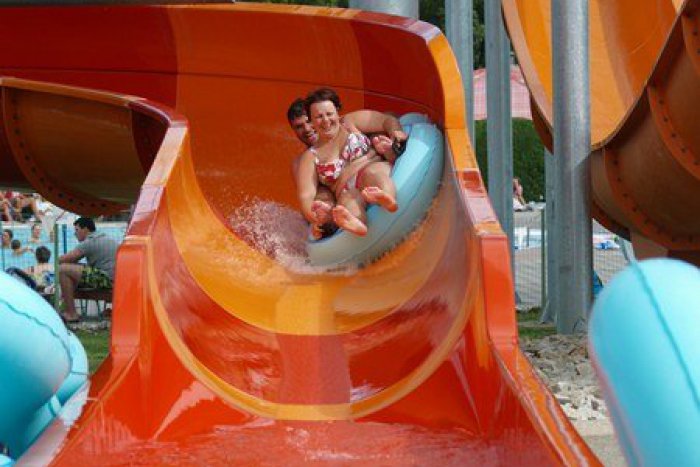 Ilustračný obrázok k článku Dobrá správa pre Žiarčanov: Kúpalisko otvorené do deviatej večer