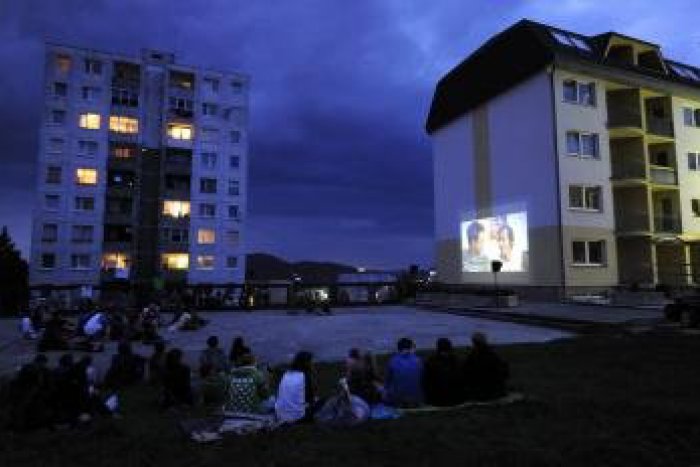 Ilustračný obrázok k článku Romantika pod nočnou oblohou: Letné kino sa teší hojnej účasti