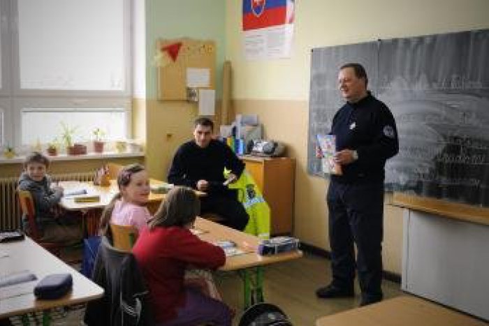 Ilustračný obrázok k článku Mestská polícia v Topoľčanoch: V roku 2012 uskutočnila 221 preventívnych prednášok