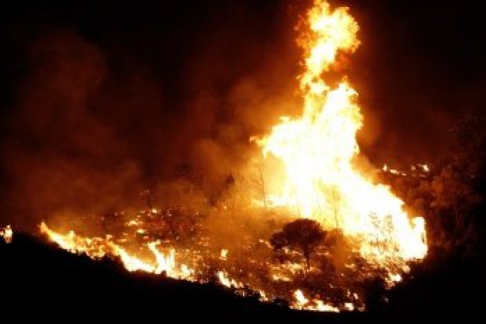 Ilustračný obrázok k článku Pri Pozdišovciach vyčíňal oheň: Požiar pohltil stovky balov slamy