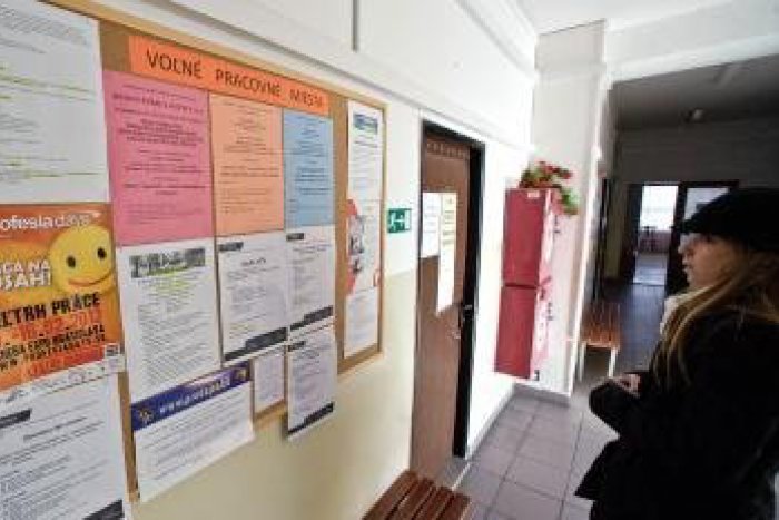 Ilustračný obrázok k článku Konečne sa na nich usmialo šťastie: Stovky mladých našli prácu na východe...