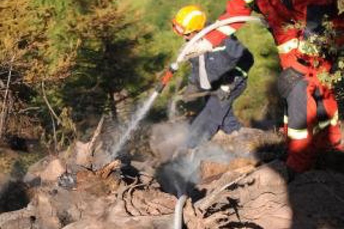 Ilustračný obrázok k článku Náročný boj s lesným požiarom pri Žiline: Množstvo hasičov spotrebovalo vyše 50 000 litrov vody
