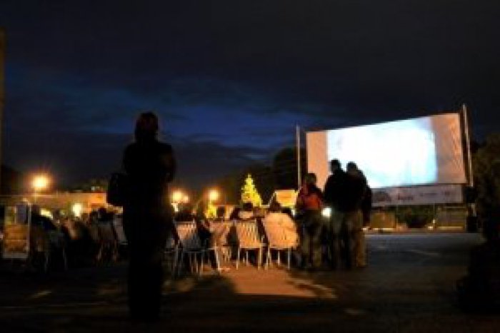Ilustračný obrázok k článku Na bratislavskú Kuchajdu sa vracia letné kino: Kedy sa bude tento rok premietať?