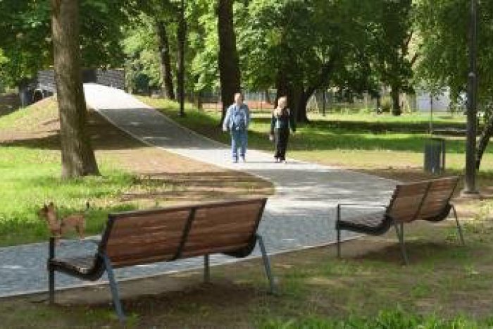 Ilustračný obrázok k článku V Bratislave obnovia park na Sadovej: Pribudne fontána, dekoračné osvetlenie, aj venčisko pre psy