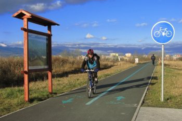 Ilustračný obrázok k článku Na bicykli nerušene okolo Tatier? Ak sa spoja sily, cezhraničná cyklomagistrála môže byť realitou