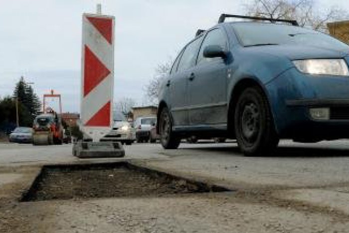 Ilustračný obrázok k článku Ďalšie dopravné obmedzenia na Lučeneckej ceste! A to hneď 2 víkendy po sebe
