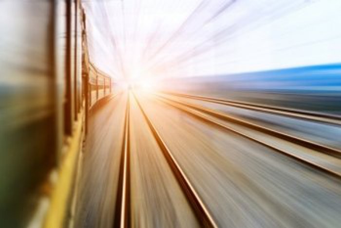Ilustračný obrázok k článku Modernizácia železničnej trati pri Žiline: Týmto úsekom pofrčia vlaky až 160 km/h