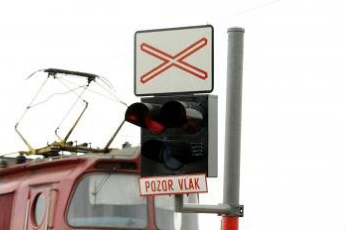 Ilustračný obrázok k článku Ďalšie zdržanie pre vodičov: Čiastočná uzávierka cesty kvôli opravám železničného priecestia