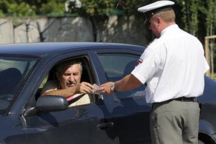 Ilustračný obrázok k článku Vodiči, je tu ďalšia bezpečnostná akcia: Na toto si posvietia policajti...