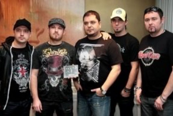 Ilustračný obrázok k článku V Michalovciach zažijeme Vianoce s Desmodom: Tešte sa na najväčšie hity v sláčikovom doprovode