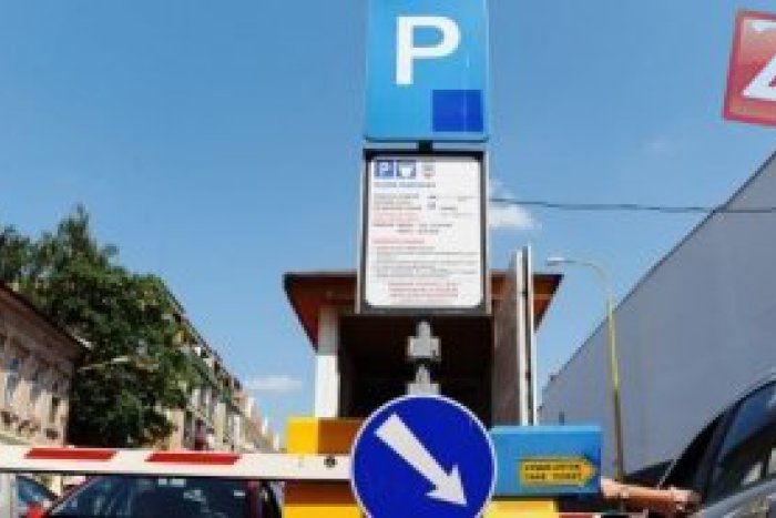 Ilustračný obrázok k článku Platiť za parkovanie, alebo nie? Zmluva so spoločnosťou, ktorá vyberá poplatky skončila