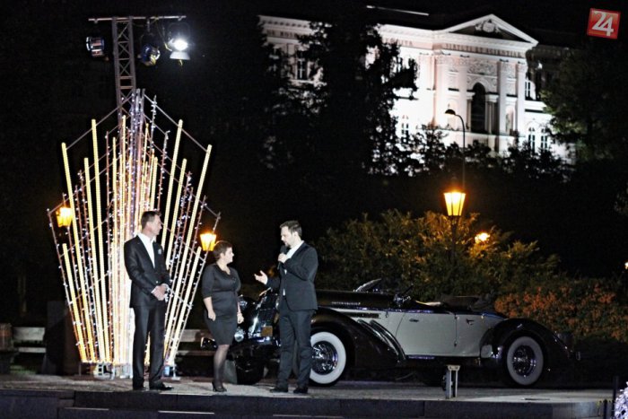 Ilustračný obrázok k článku Kolóna historických vozidiel v Nitre: Známe osobnosti si sadli za volant retro krásavcov