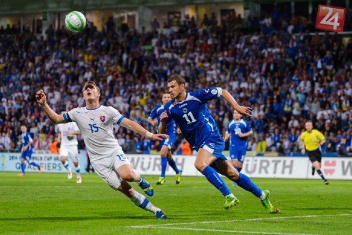 Ilustračný obrázok k článku Famózna atmosféra na štadióne pod Dubňom: Slovenskí futbalisti Bosnu neporazili