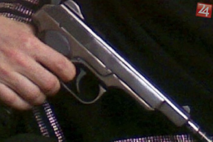 Ilustračný obrázok k článku Muž (45) z Toporca si pod vplyvom alkoholu strelil do brucha: Zbraň mal v nelegálnej držbe