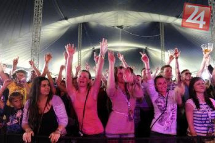 Ilustračný obrázok k článku Raperi AMO oslávia 10. výročie aj pod Urpínom: Predstavia nový album Rok nula