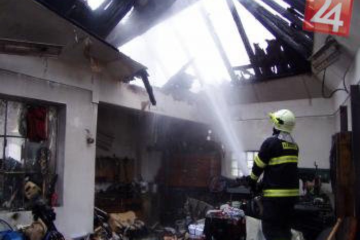 Ilustračný obrázok k článku Požiar na Kráľovej spôsobil veľké škody: Zasahovalo až 21 hasičov!