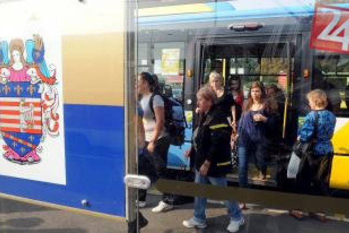 Ilustračný obrázok k článku Rušno počas kontroly v MHD: Pasažier (37) v autobuse napadol revízorku!