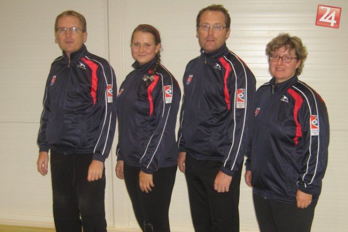 Ilustračný obrázok k článku Popradčania na ME v curlingu: Slovenský tím oslavuje postup do štvrťfinále