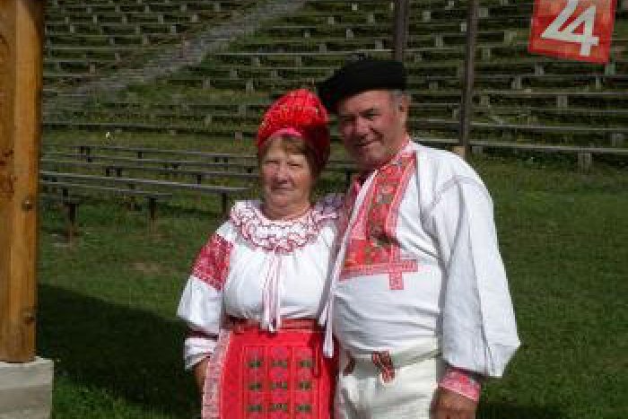 Ilustračný obrázok k článku Kroje nosia obyvatelia Heľpy aj v súčasnosti, cez náboženské sviatky či festival