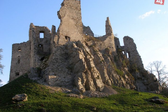 Ilustračný obrázok k článku Rak i riečne mäkkýše: Ako sa stravovali obyvatelia hradu Hrušov?