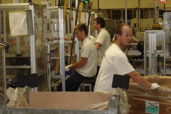 Ilustračný obrázok k článku Šíria sa reči o prepúšťaní v Embracu: Sú to fámy, alebo sa majú zamestnanci strachovať?