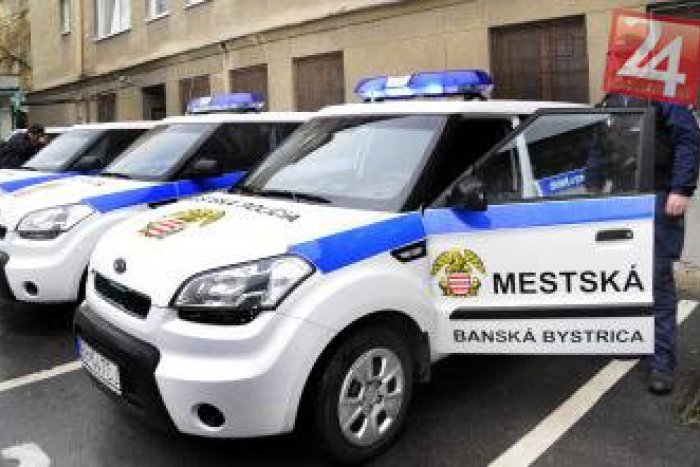 Ilustračný obrázok k článku Silvestrovská noc v Bystrici: Políciu zamestnávala pyrotechnika, hlasná hudba aj stratené psy