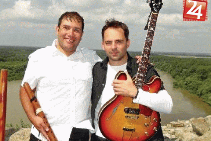 Ilustračný obrázok k článku Zelenú sieň rozozvučí netradičné jazzové duo: Prinesie improvizáciu, beatbox a zvuk gitár