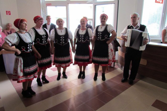 Ilustračný obrázok k článku Živá hudba a DJ: Seniorov v Trnave čaká parádny ples