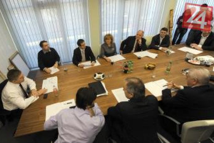 Ilustračný obrázok k článku Výjazdové rokovanie vlády v Košiciach: Nájdu ministri peniaze na opravu mosta a modernizáciu kúpaliska?