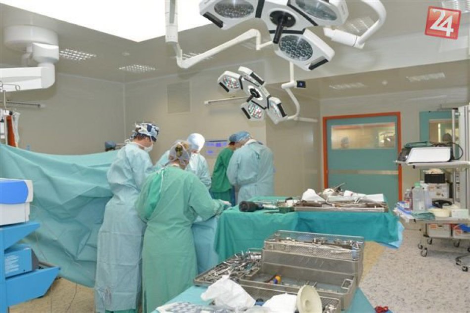 Ilustračný obrázok k článku Kvalitnejšie operácie v nemocnici v Považskej: Zakúpená špičková technológia