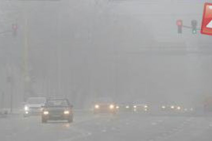 Ilustračný obrázok k článku Pozor na hmlu: Dohľadnosť miestami len 100 metrov!