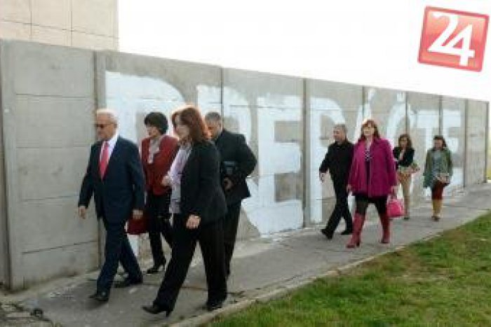 Ilustračný obrázok k článku Líder eurosocialistov na návšteve Košíc: Zahraničné média opisovali múr na Luníku zveličene!