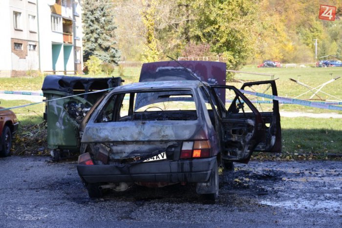Ilustračný obrázok k článku VIDEO: Auto pri úrade práce horelo ako fakľa, plamene šľahali do niekoľkých metrov!
