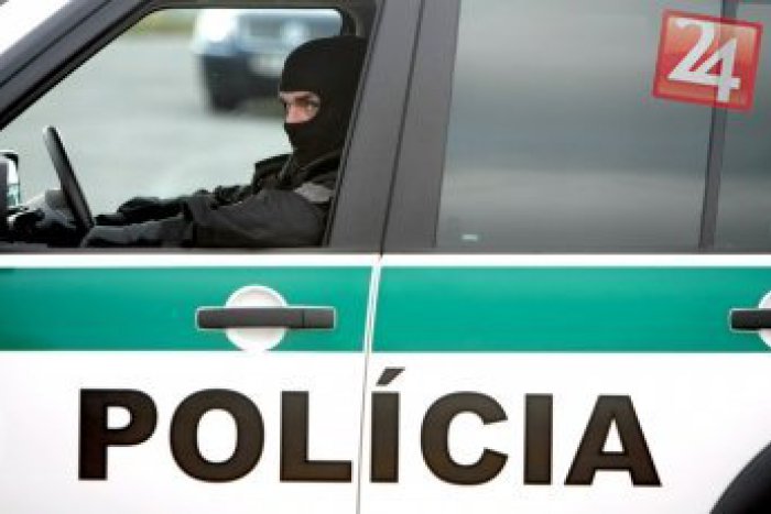 Ilustračný obrázok k článku Na rýchlostnej ceste R1 zasahovali kukláči: Prehľadali auto a zadržali muža (33)!
