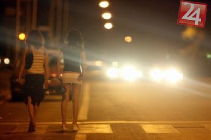 Ilustračný obrázok k článku Žilinské prostitútky postávajúce na vstupe do mesta: Dá sa to vybaviť aj za kríkmi!