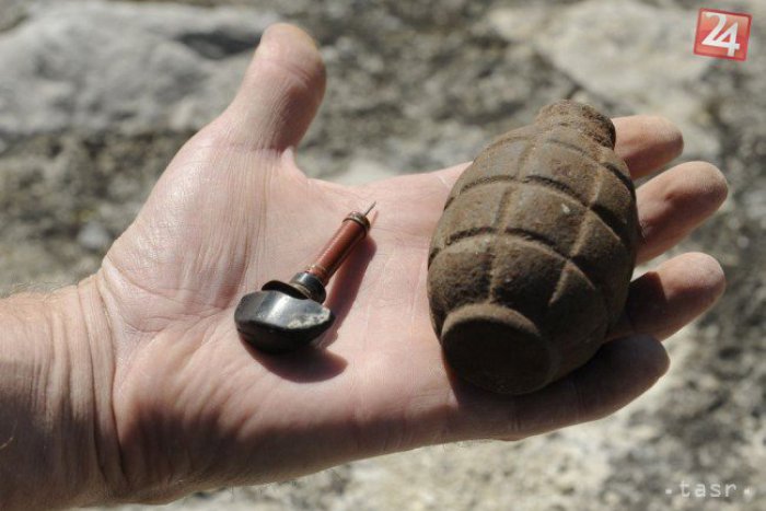 Ilustračný obrázok k článku Vojnová munícia môže byť smrteľná: Turisti našli granáty z II.svetovej vojny