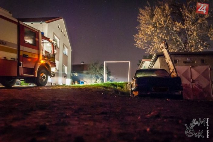 Ilustračný obrázok k článku Na Jilemnického ulici bolo rušno: Pred garážami zasahovali hasiči, horelo tam auto!