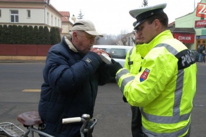 Ilustračný obrázok k článku Nechoďte na bicykli na pivo: Policajti nachytali viac cyklistov ako motoristov