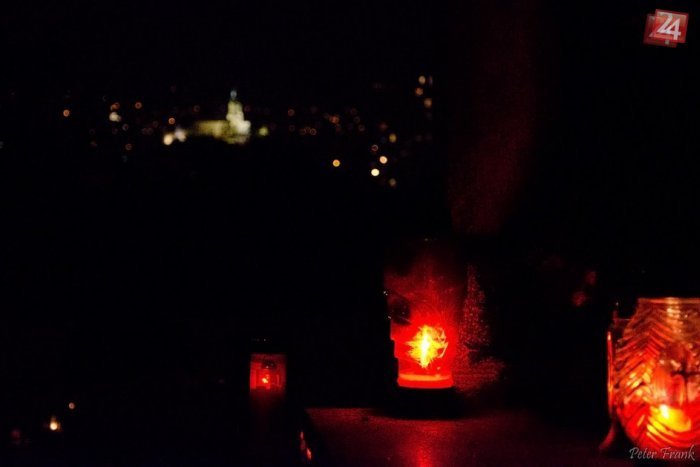 Ilustračný obrázok k článku Dlhšie otvorené cintoríny a posilnená doprava: Nitra sa pripravuje na Sviatok všetkých svätých!